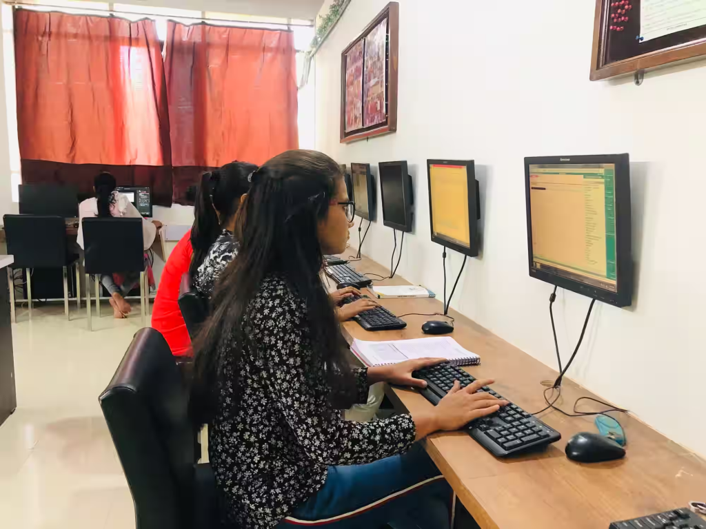 जानिये Diploma In Computer Application क्या होता है, Advantage of Doing DCA Course.